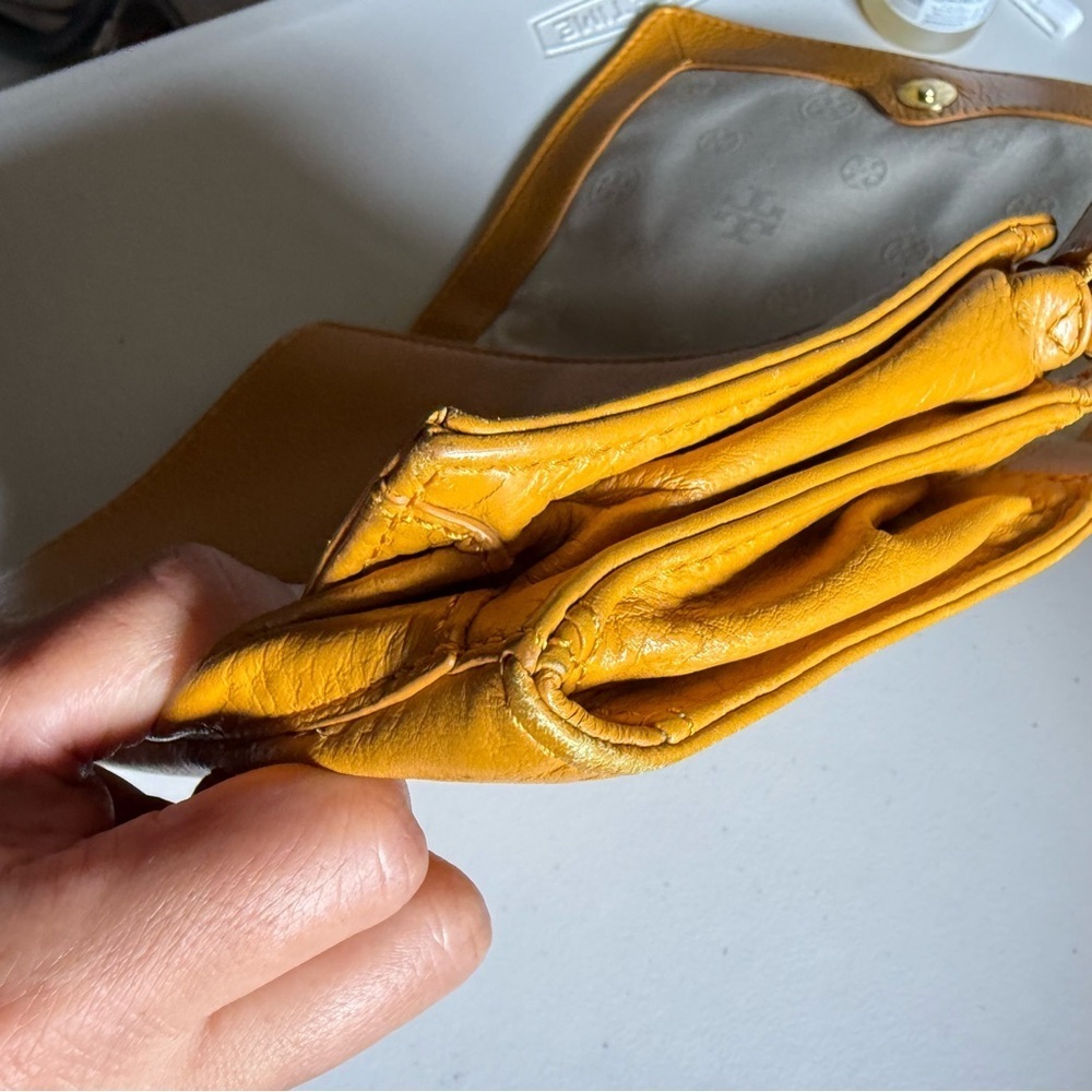 Tory Burch crossbody bag Mustard Yellow Leather (Missing Chain strap) - Picture 6 of 16
